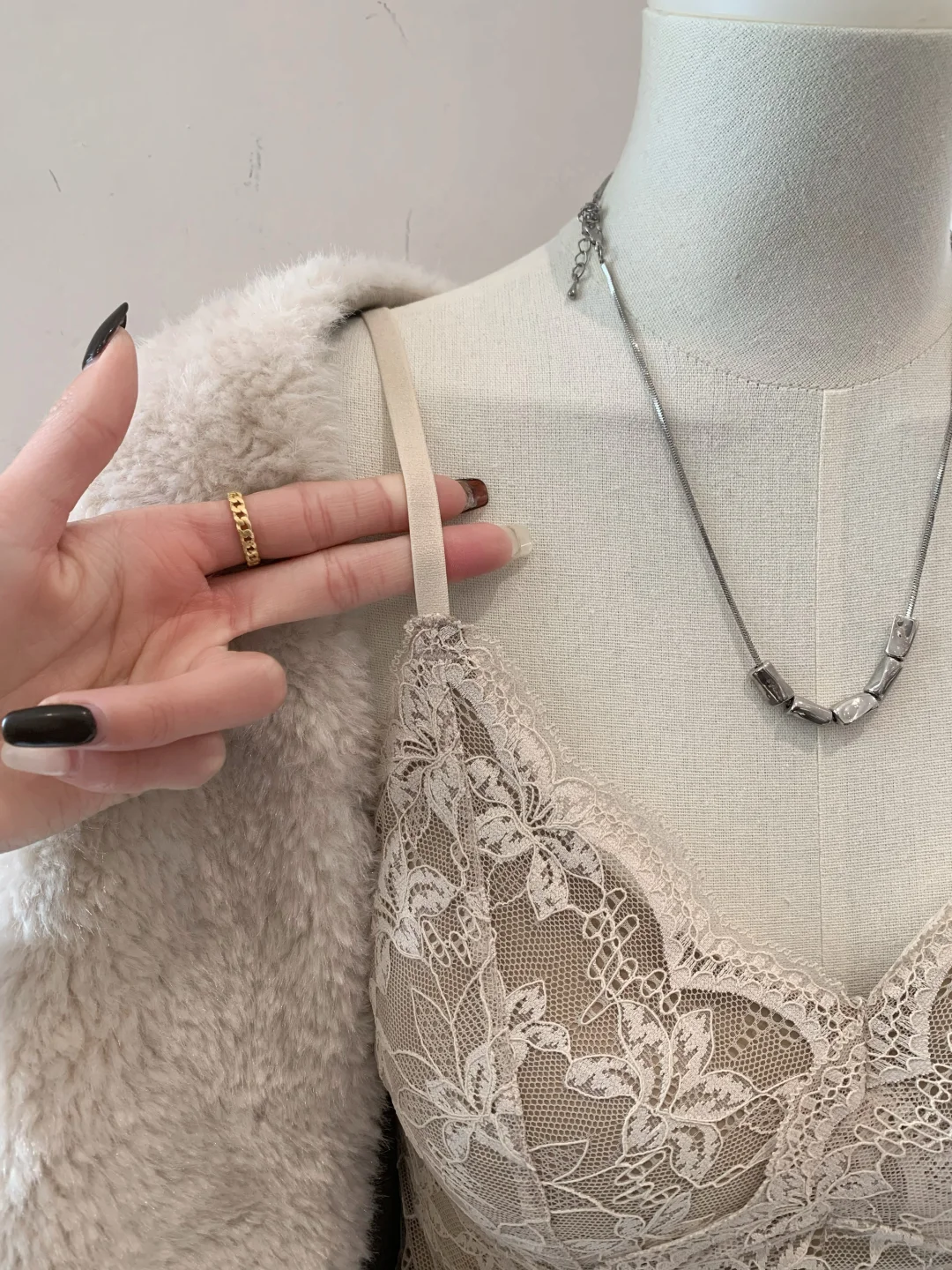 秋冬内搭就选蕾丝吊带!美丽省心