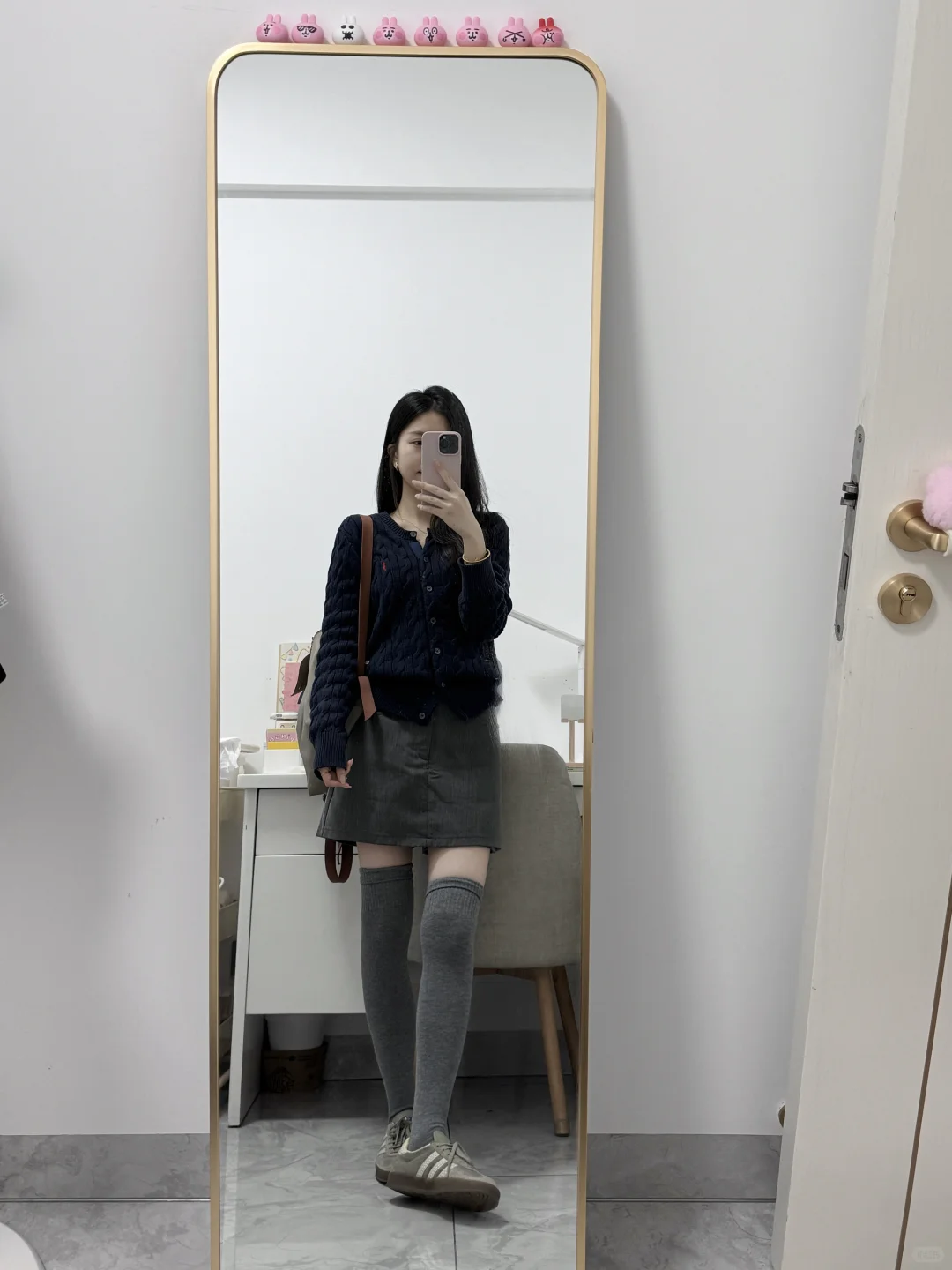 长袜短裙灰色系穿搭