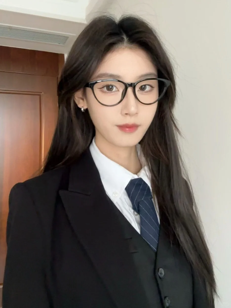 谁懂黑框眼镜的杀伤力