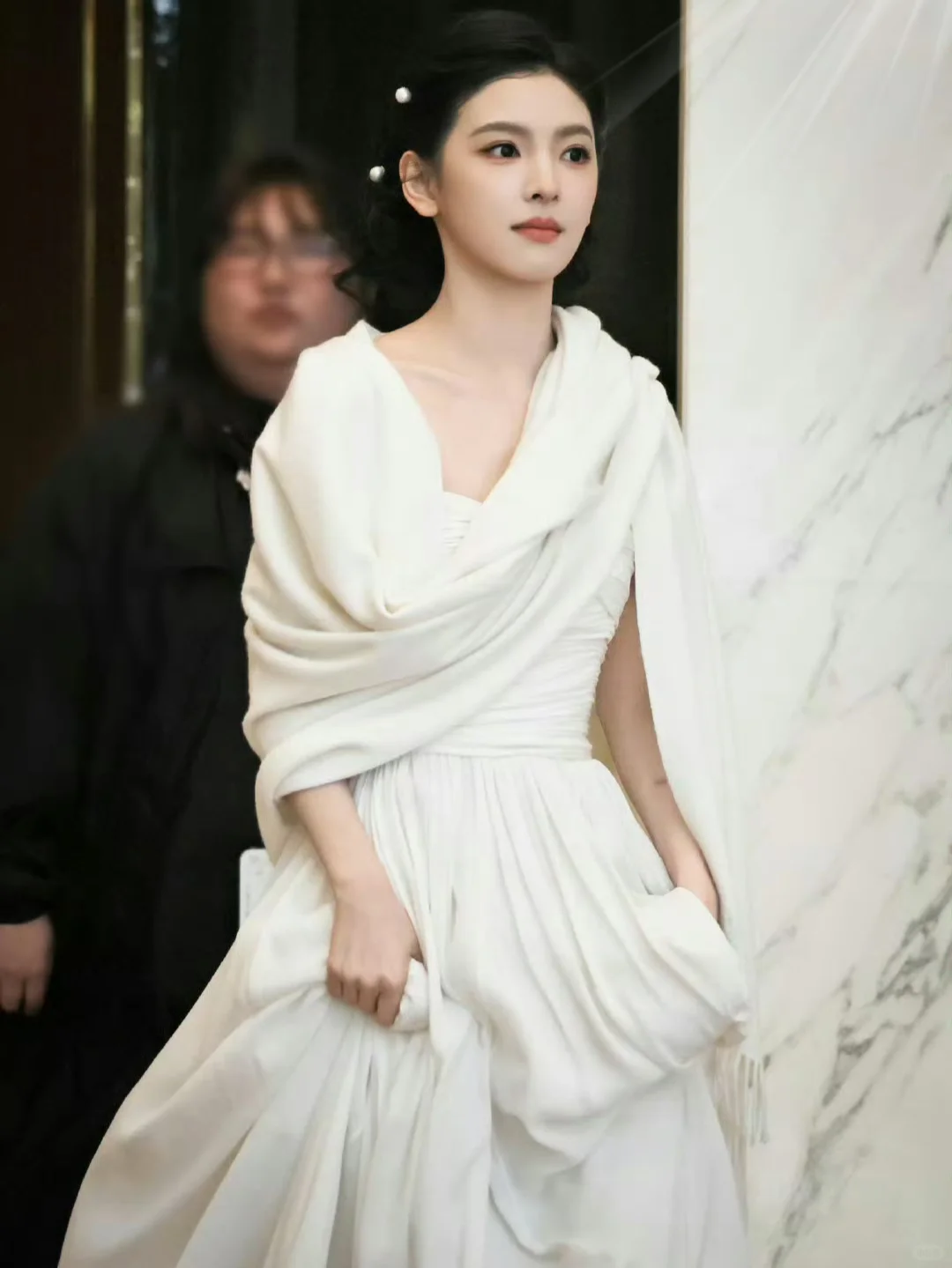 这一刻，她胜似天使降临人间✨