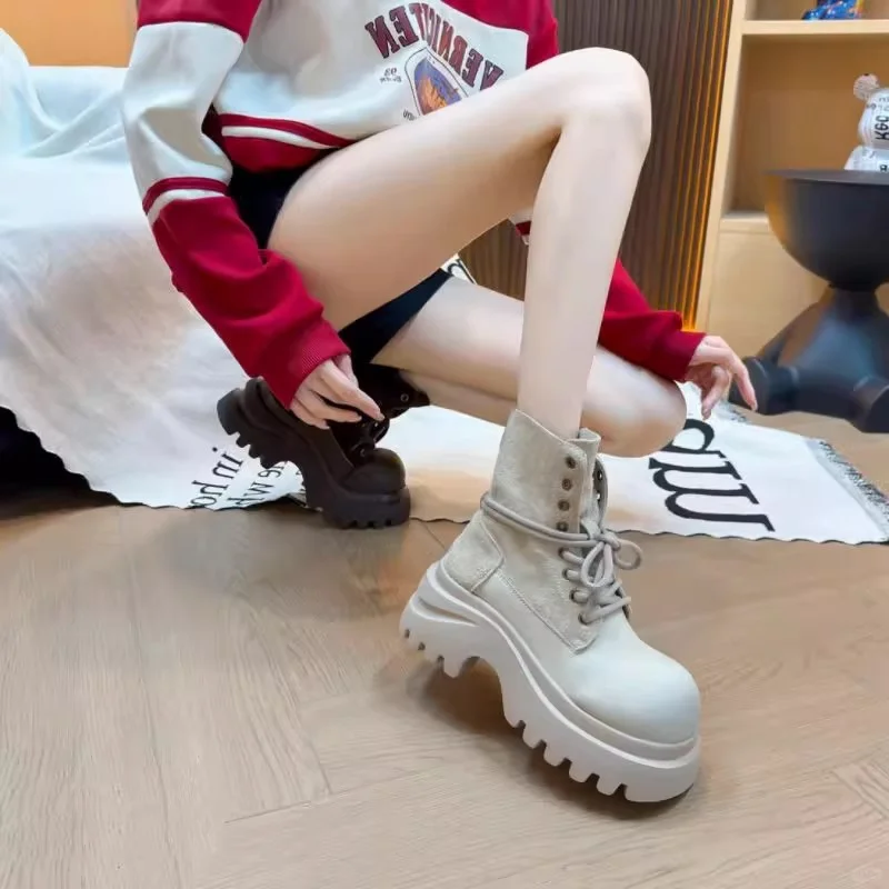 百丽2025新款英伦风靴子来啦～