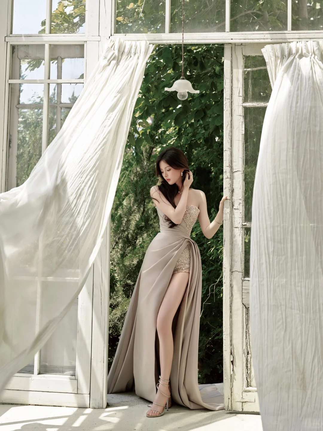 杨超越｜裸足美腿高跟