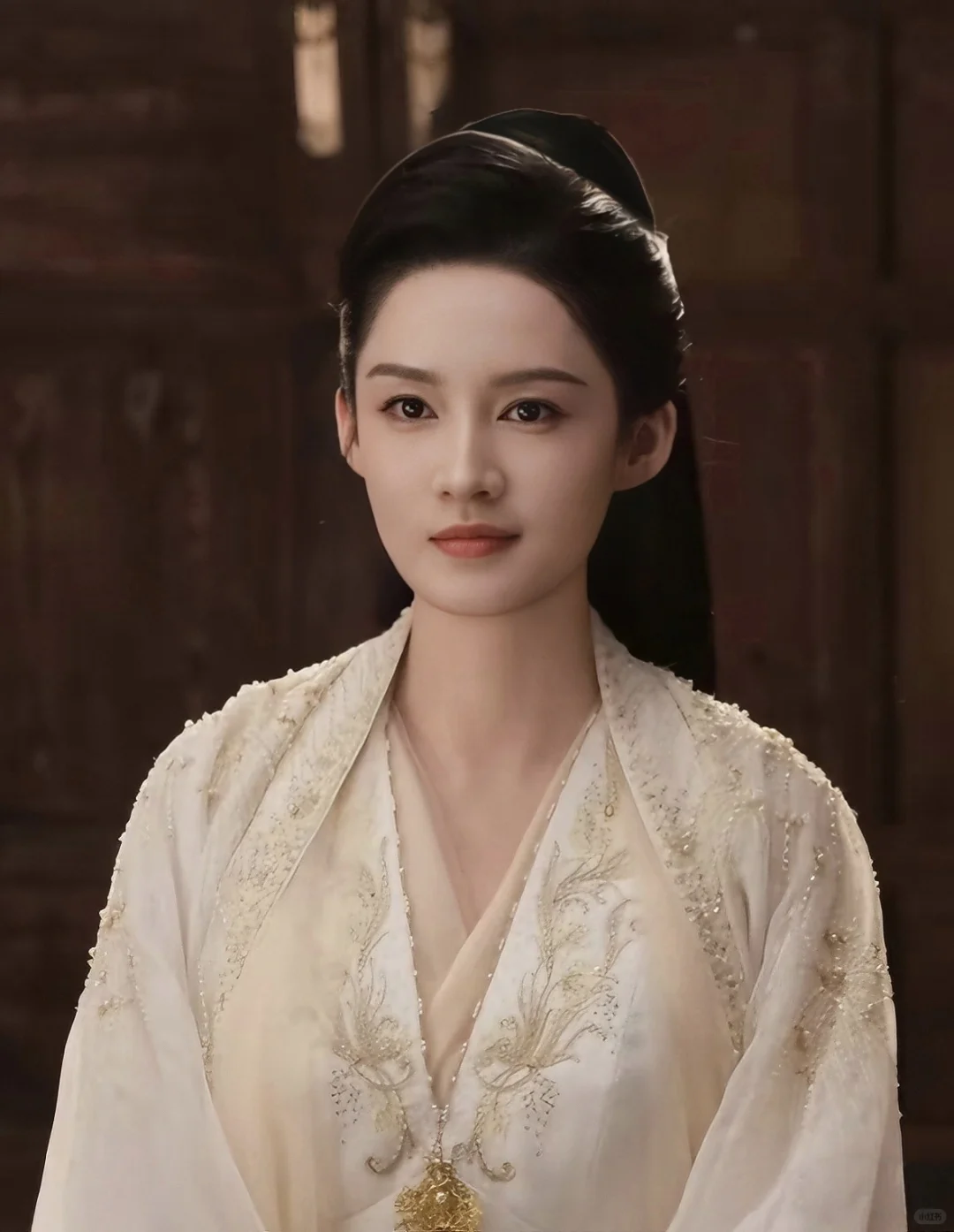 林婉儿灵动聪慧，一颦一笑间都有大家闺秀范