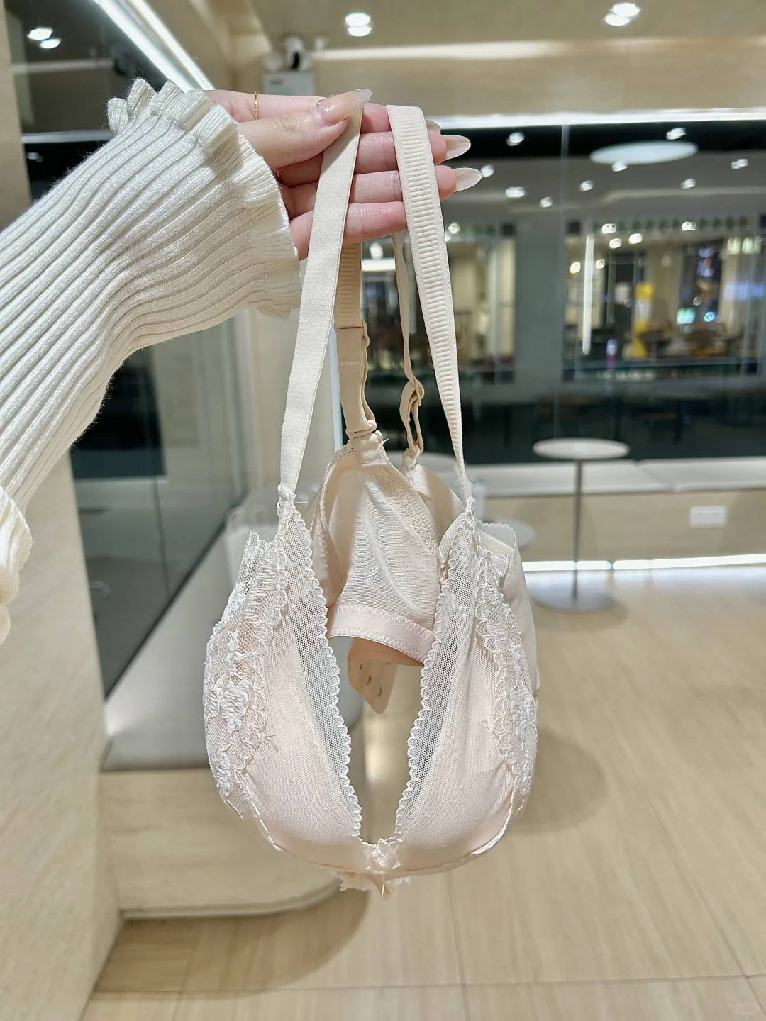 好甜好奶的蕾丝内衣 。。。小胸约会战袍