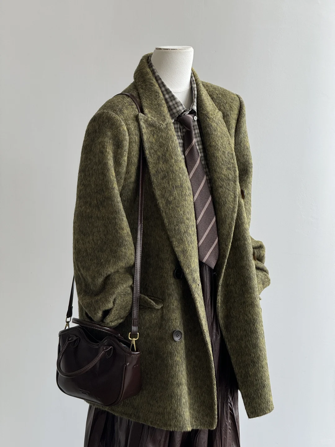 复古棕绿色系穿搭🌴油画绿西装好好看啊