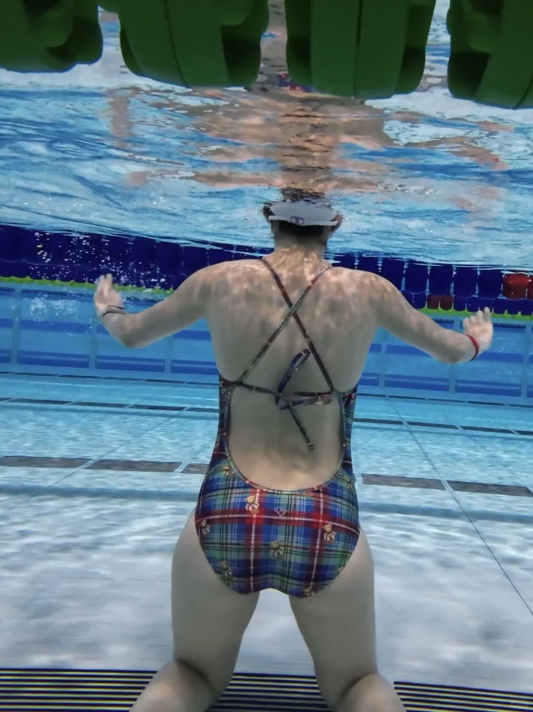 姐妹们都是为什么去游泳啊，我的游泳理由：