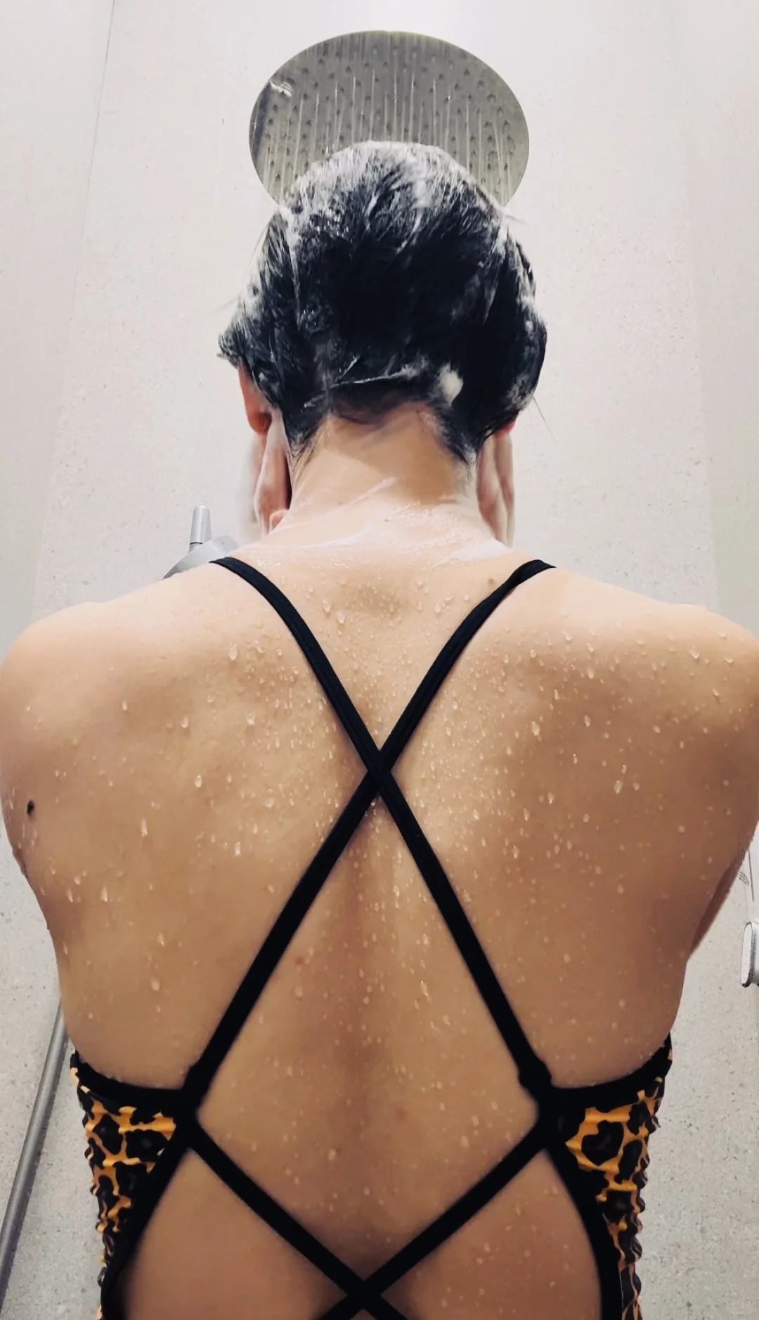 游泳久了特别喜欢自己的背！