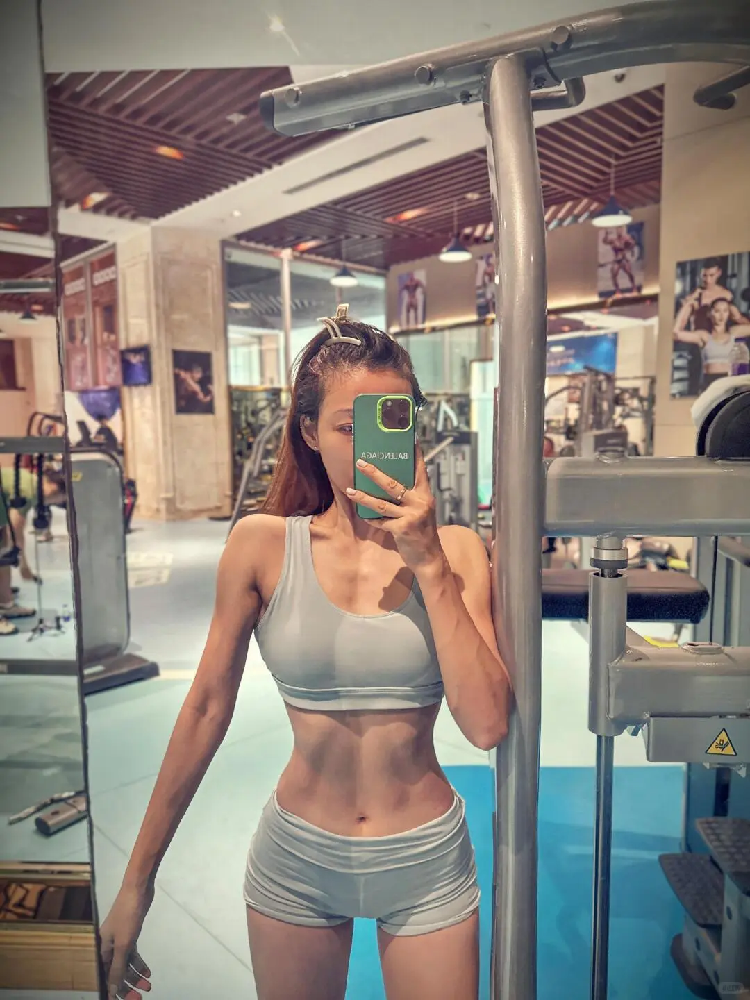 46岁抗衰10年，少女感的尽头是撸铁和抗氧化