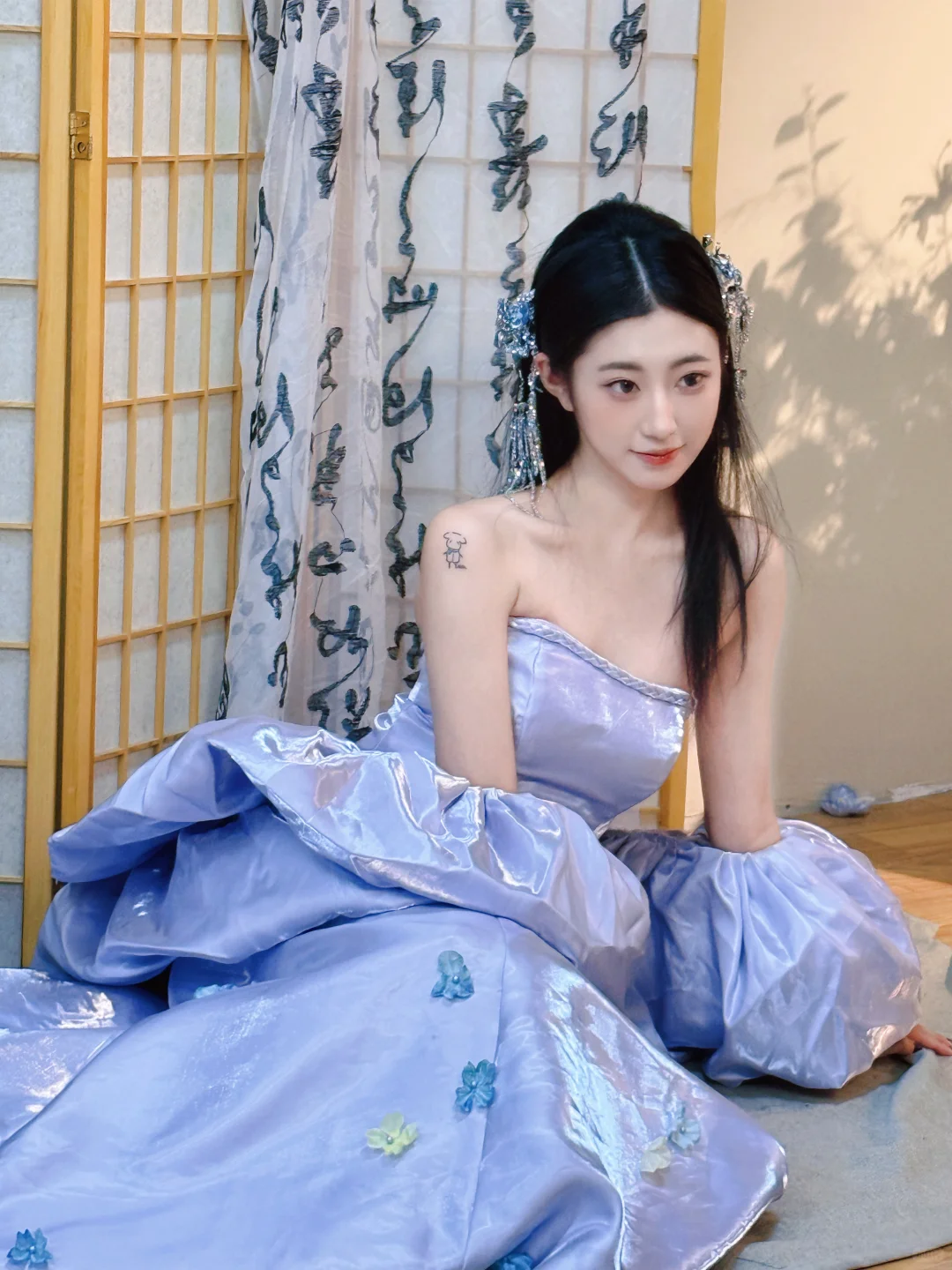 04年女大兼职模特｜礼服篇