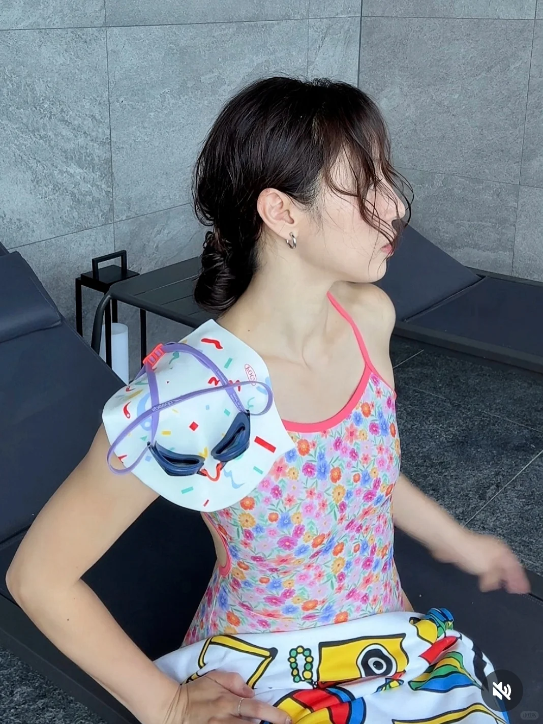 承包整片泳池+被阳光追着跑