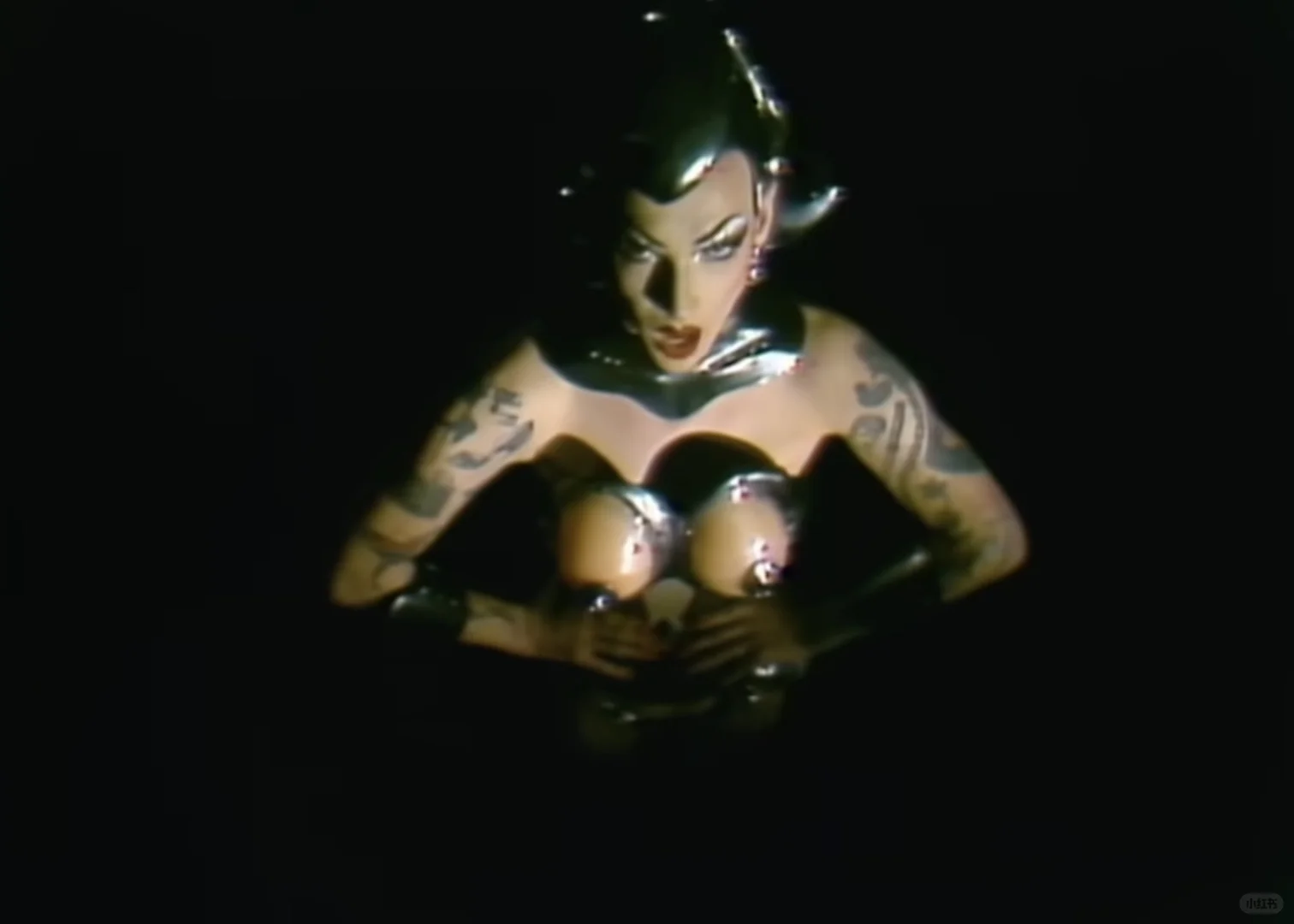 《Mistress Violet》的MV 震撼