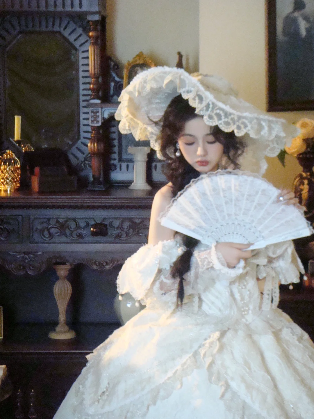 “她像欧洲中世纪的公主，珍贵而易碎🪞”