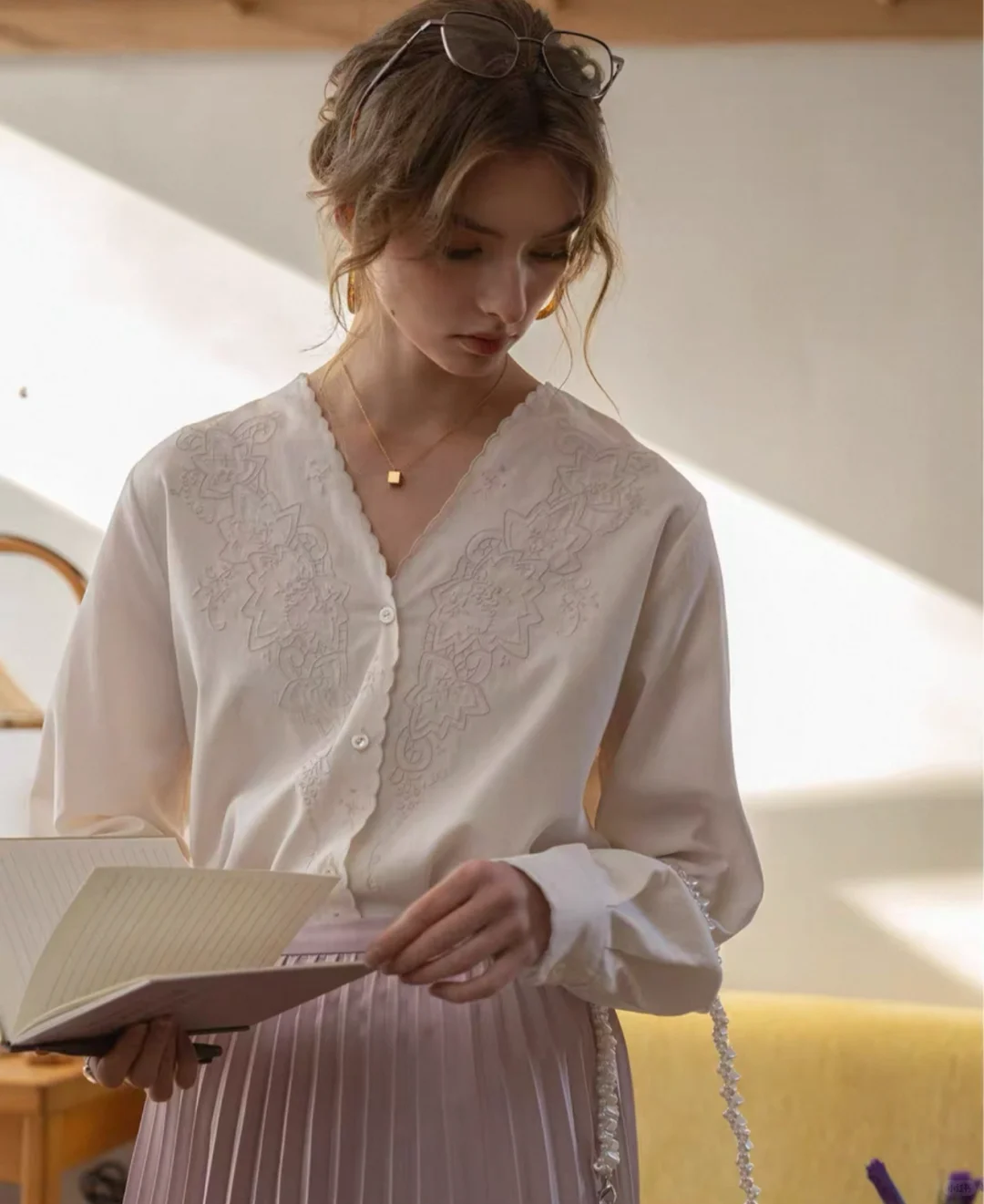 🖼️油画里的春天｜解锁欧式衬衣的春日叙事诗