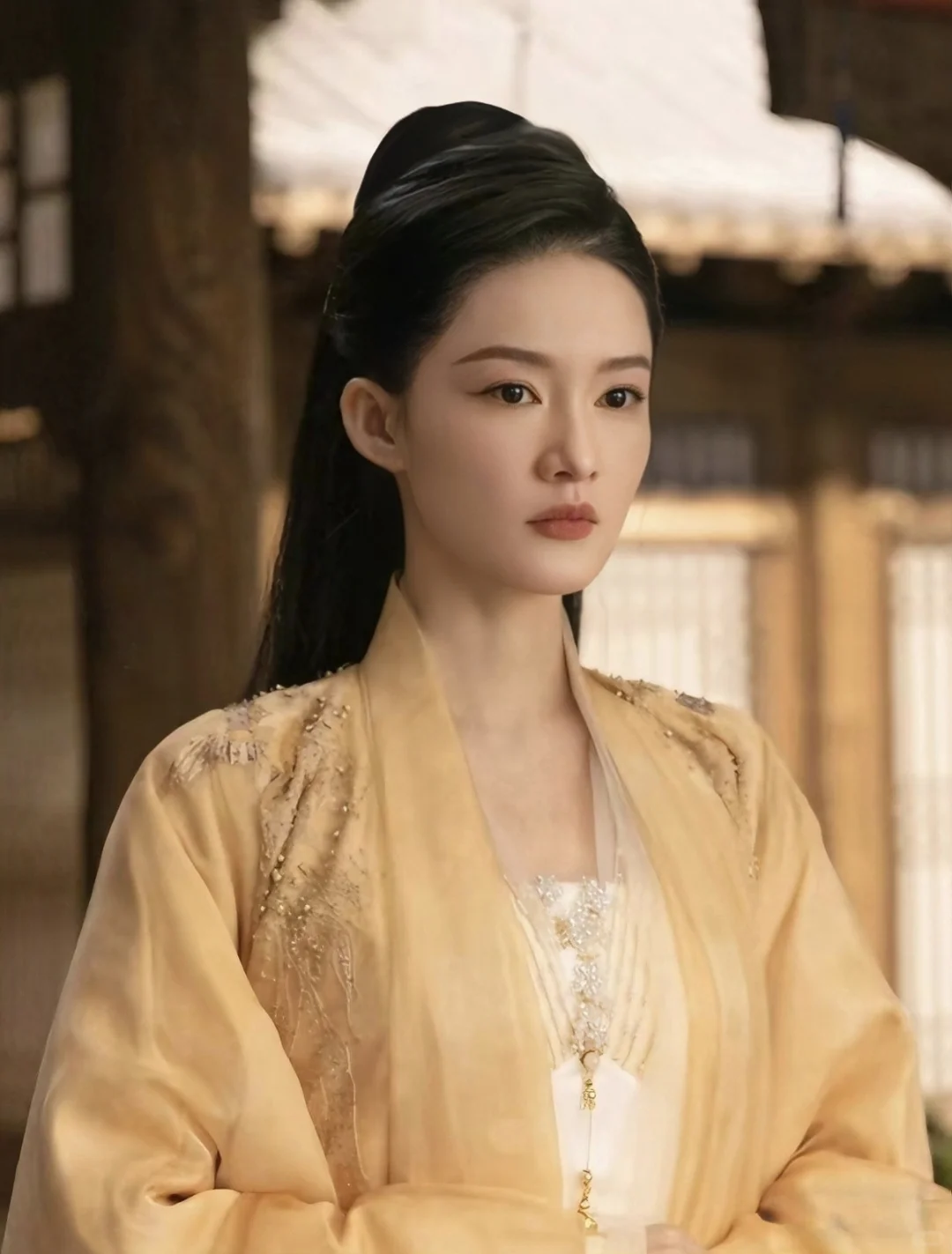 林婉儿灵动聪慧，一颦一笑间都有大家闺秀范