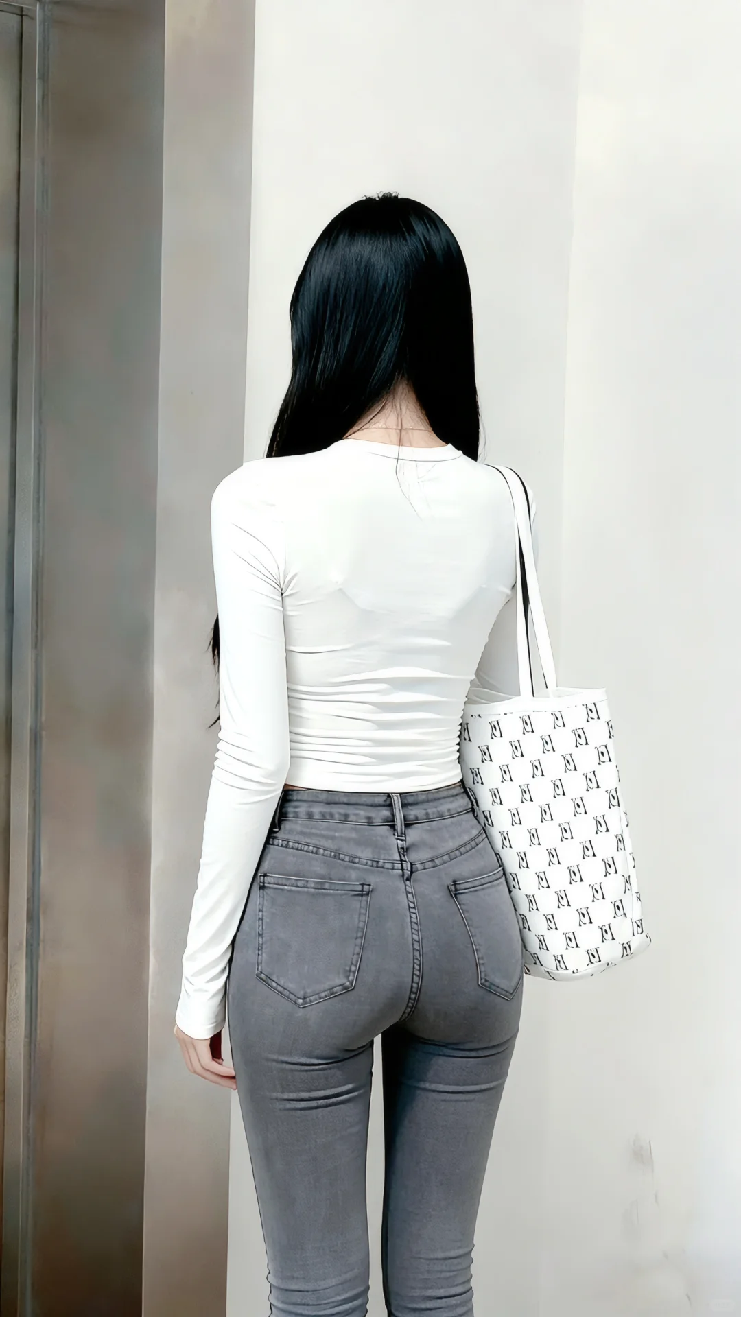 再不看就进电梯了！