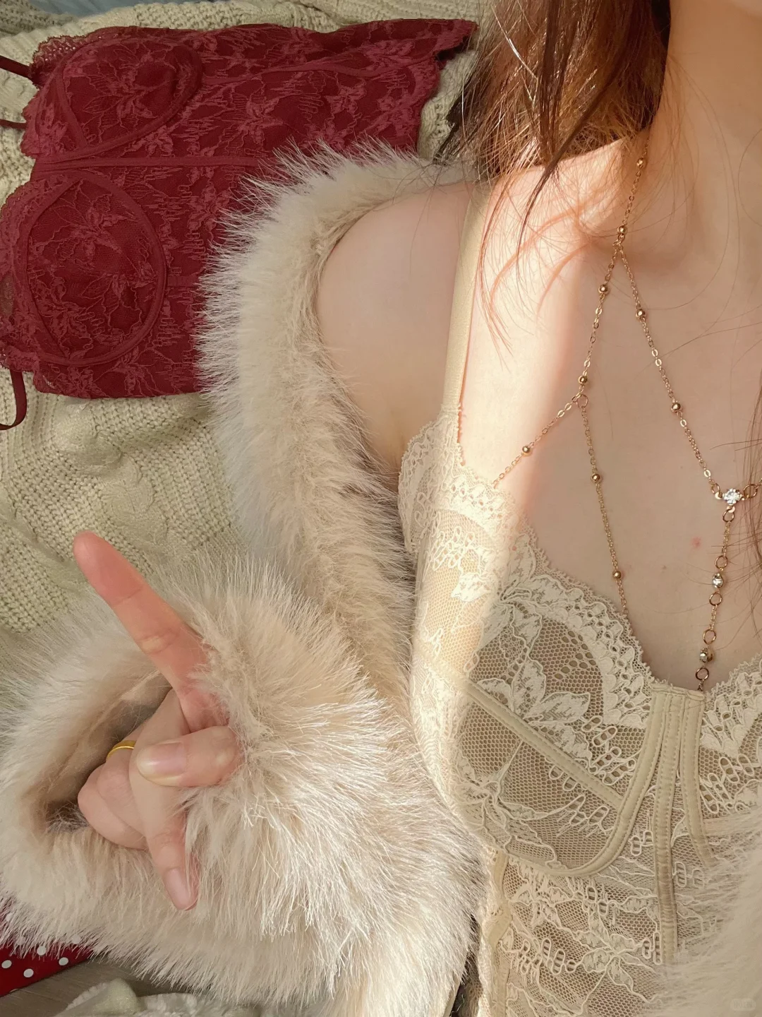 这件吊带无论咋搭配都感觉温柔出水了～