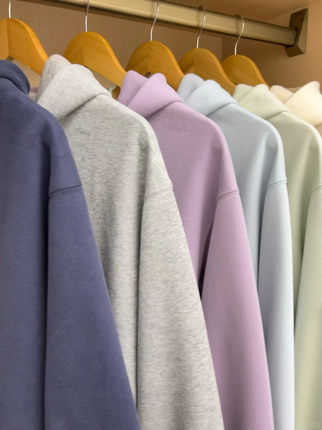 我爸厂里新做的卫衣外套，大家帮忙提提建议