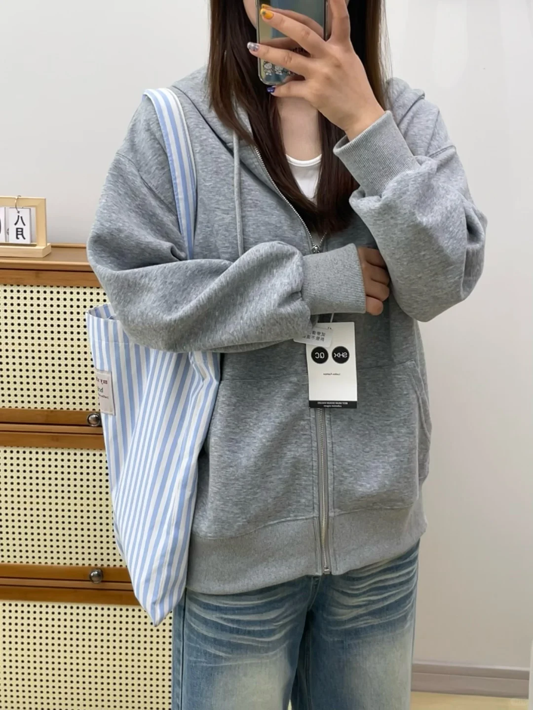 我爸厂里新做的卫衣外套，大家帮忙提提建议