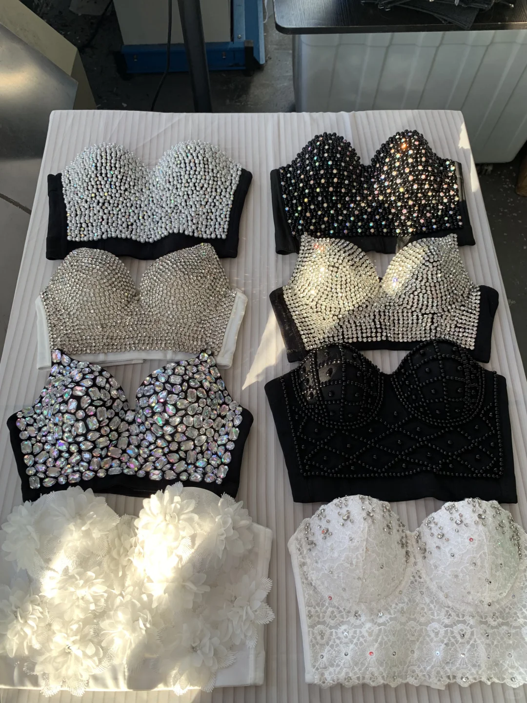 源头工厂｜鱼骨胸衣手工钉珠款，重工巨闪～