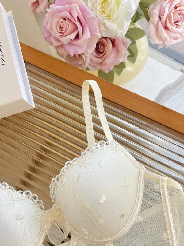 第一次觉得鱼骨胸衣这么好看！蕾丝好纯欲！