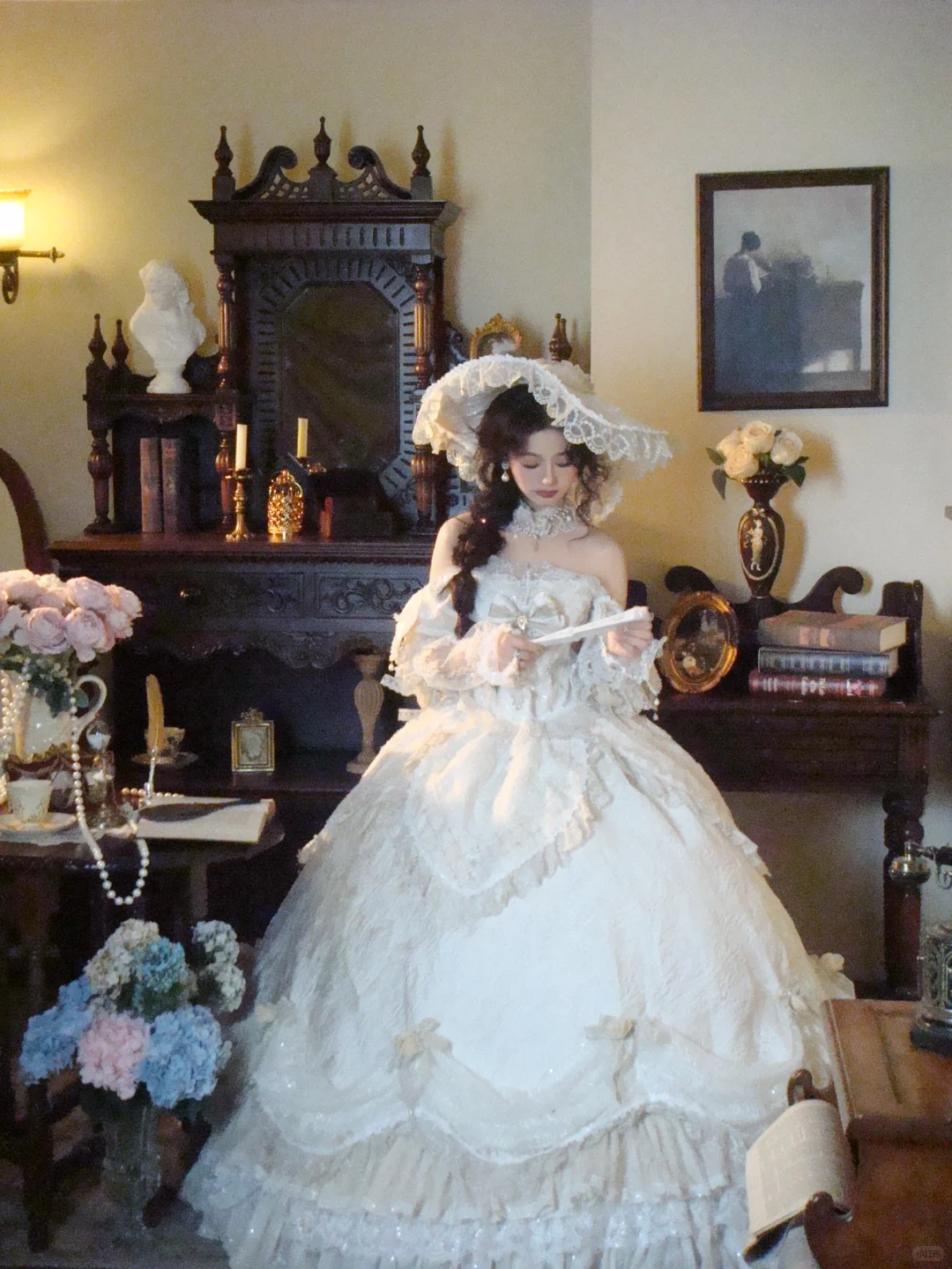 “她像欧洲中世纪的公主，珍贵而易碎🪞”