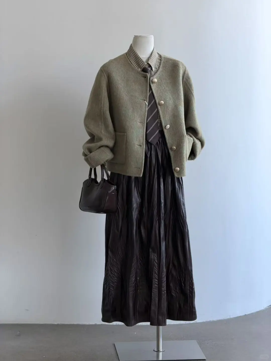 棕绿色穿搭🤎秋冬的复古氛围感好浓郁