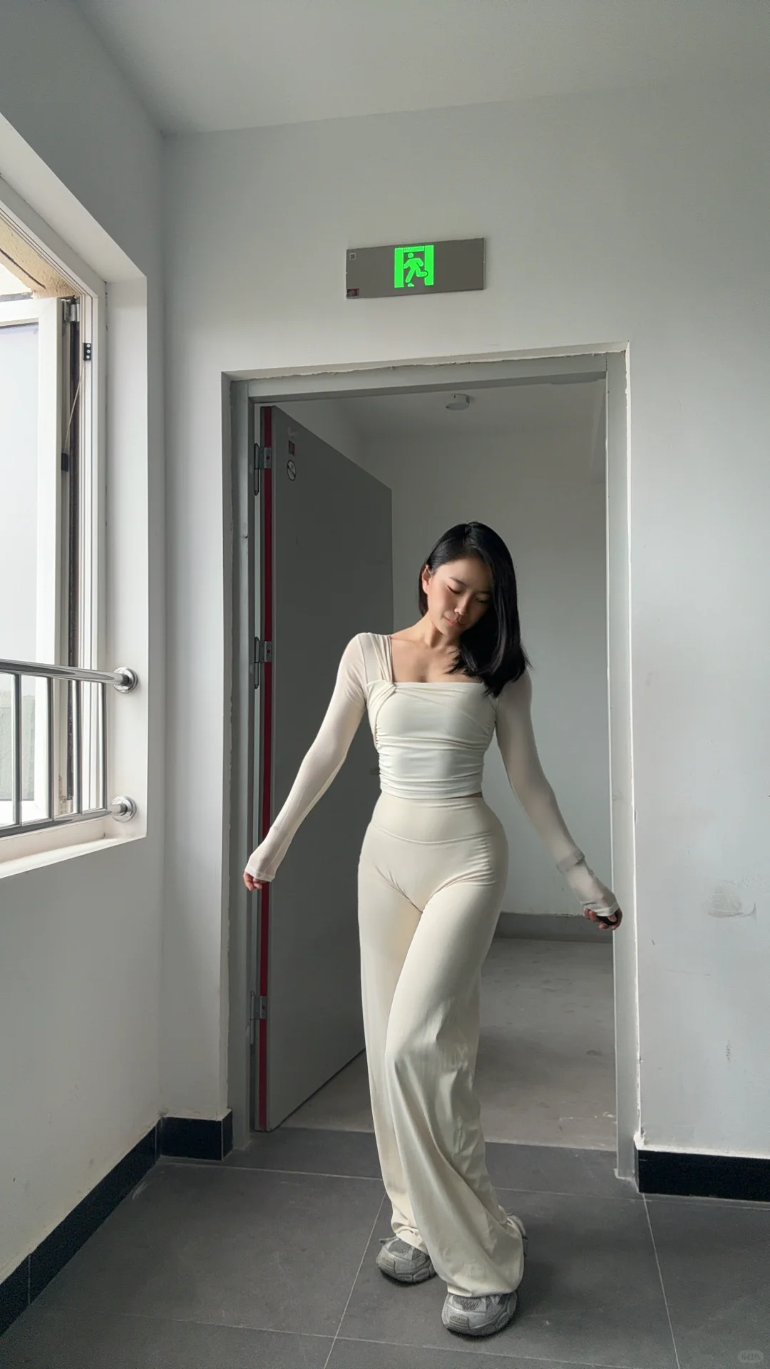 健身穿搭、白色瑜伽裤yyds～
