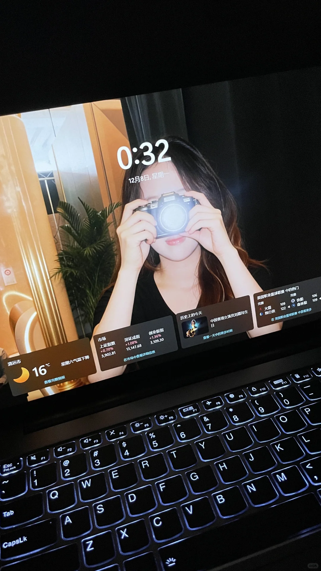 十个勤天壁纸 我就这样抱着电脑看n遍