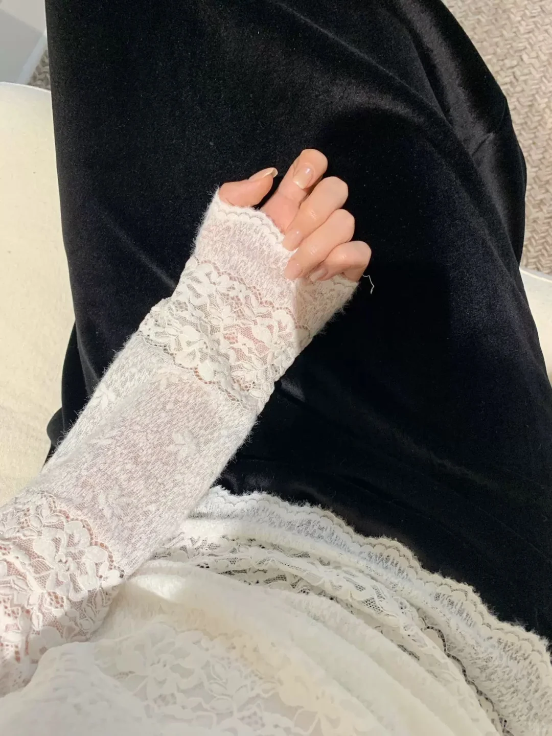 秋冬加绒蕾丝打底衫，又纯又欲~