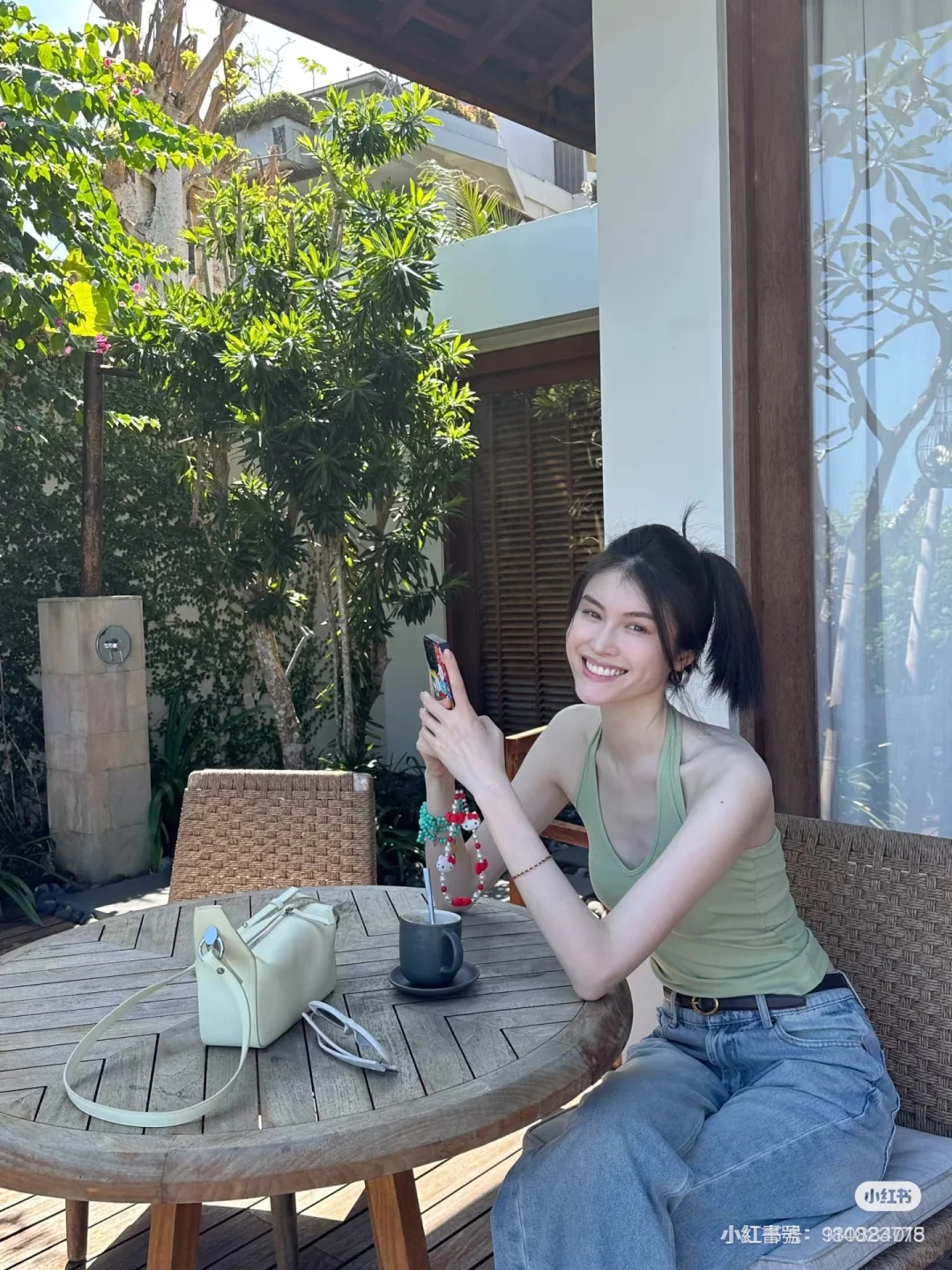 逆光飞翔：何穗，从“泳池弃儿”到国际超模