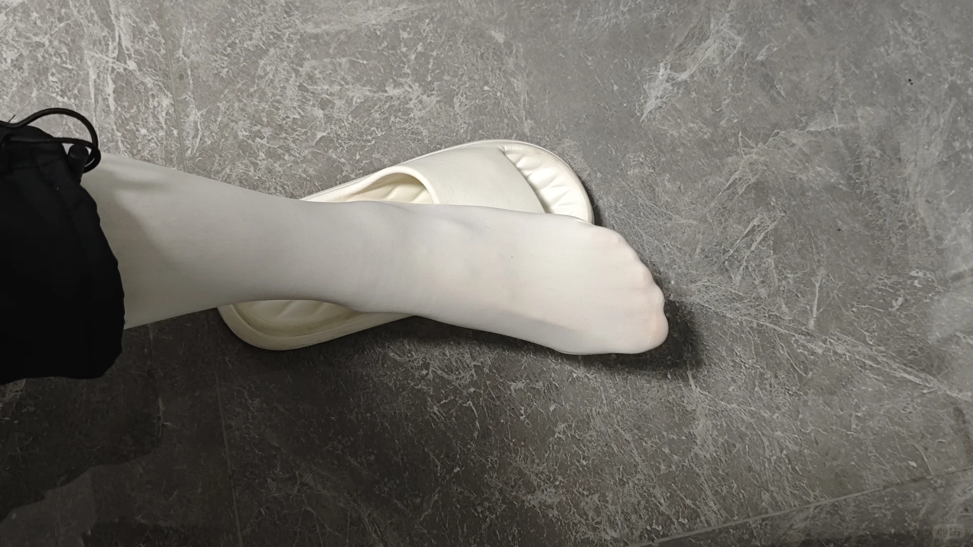 骗人的，其实还是喜欢厚白