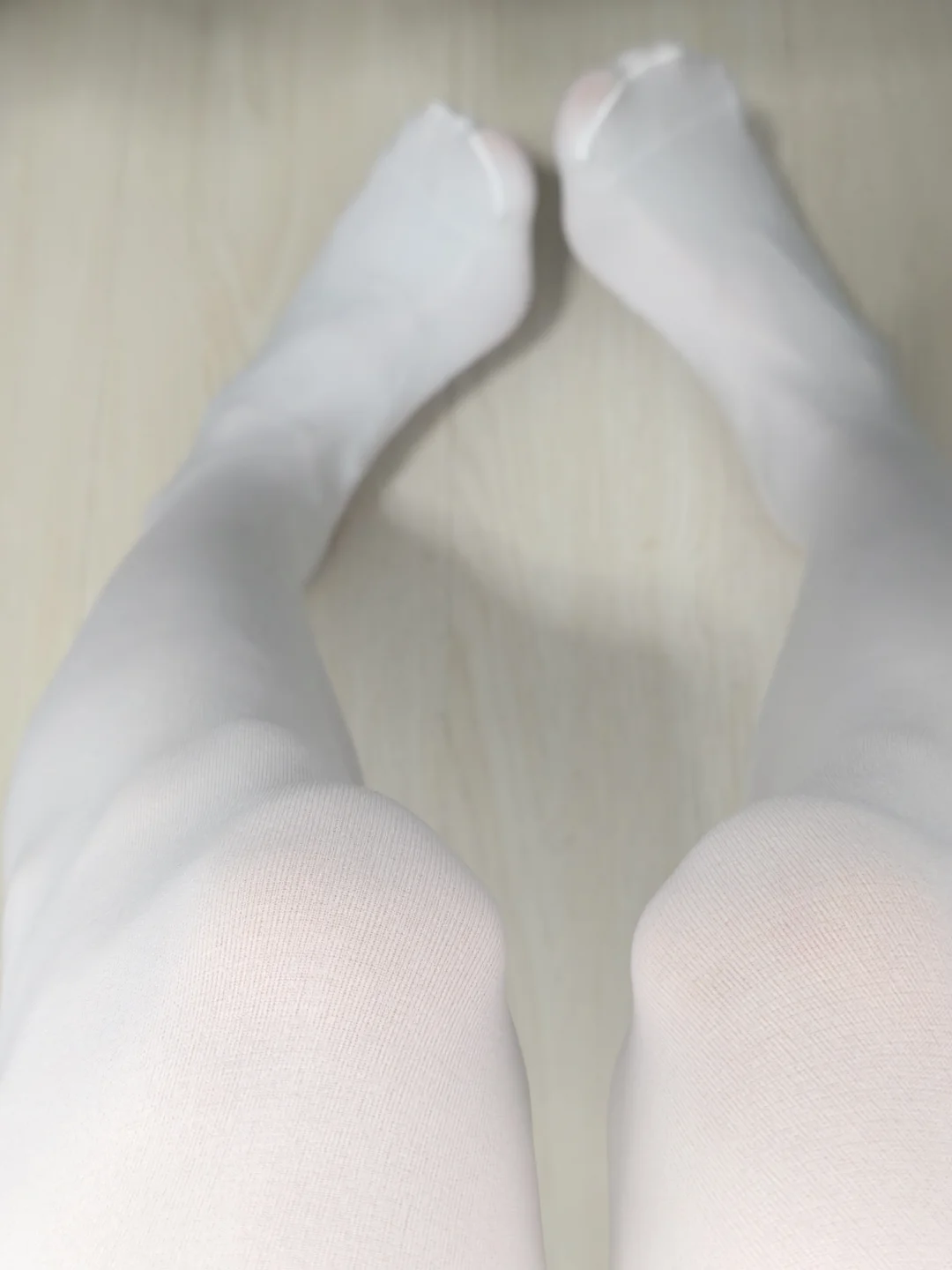 是白袜还是白袜呢