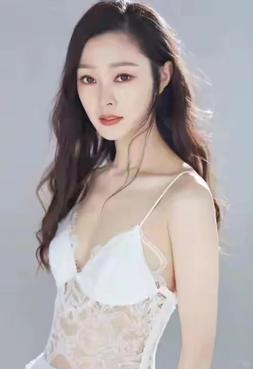 宋轶靓丽写真太妩媚了！雪肤玉貌身材曼妙性