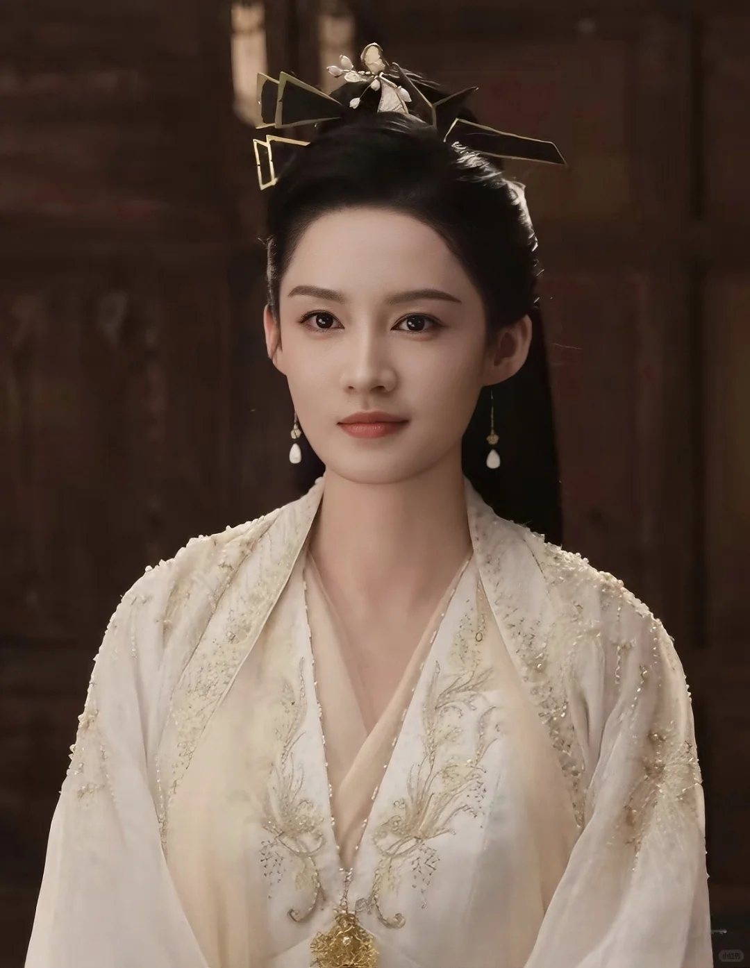 林婉儿灵动聪慧，一颦一笑间都有大家闺秀范