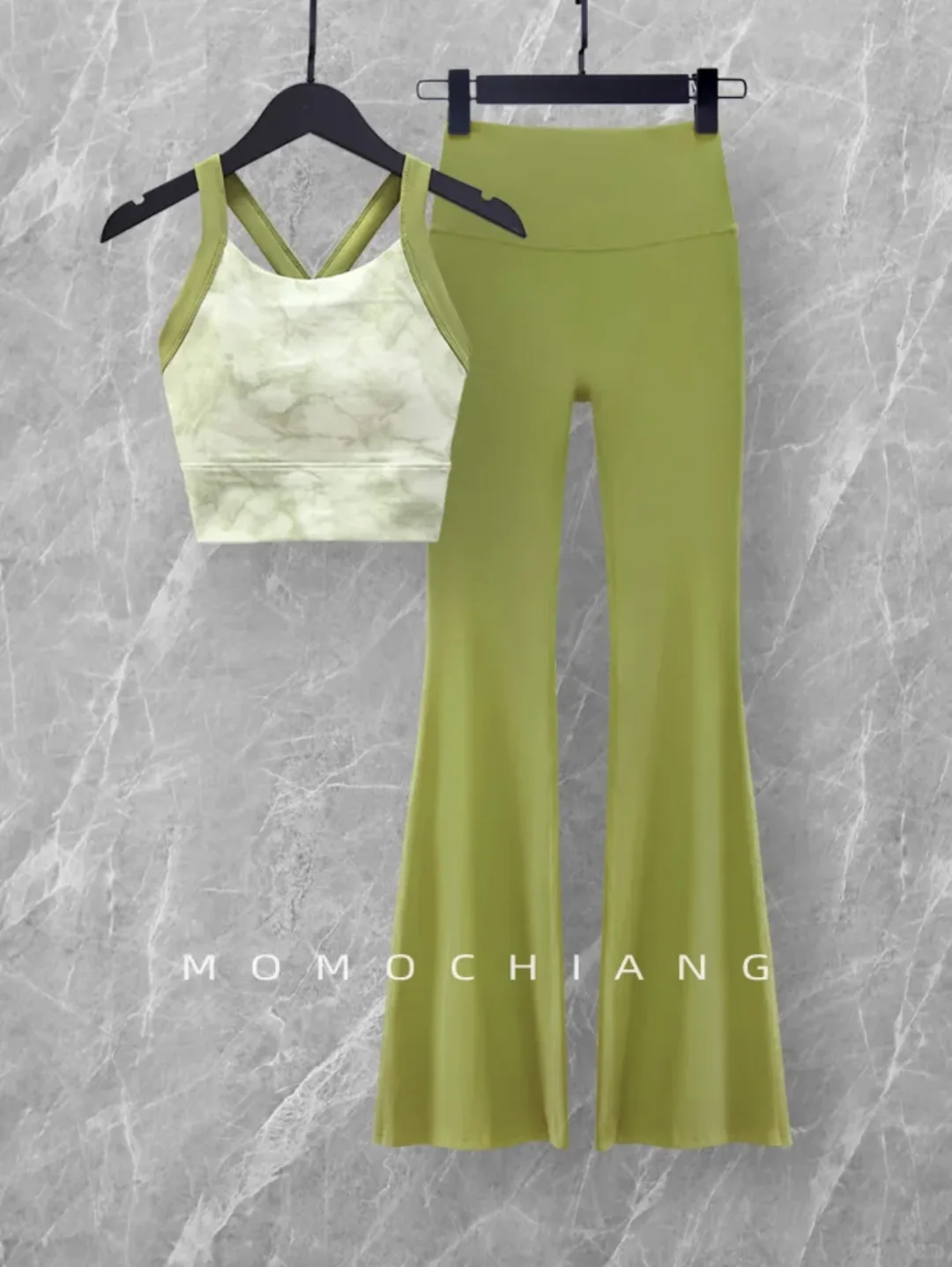 又是一款卖爆的打底背心