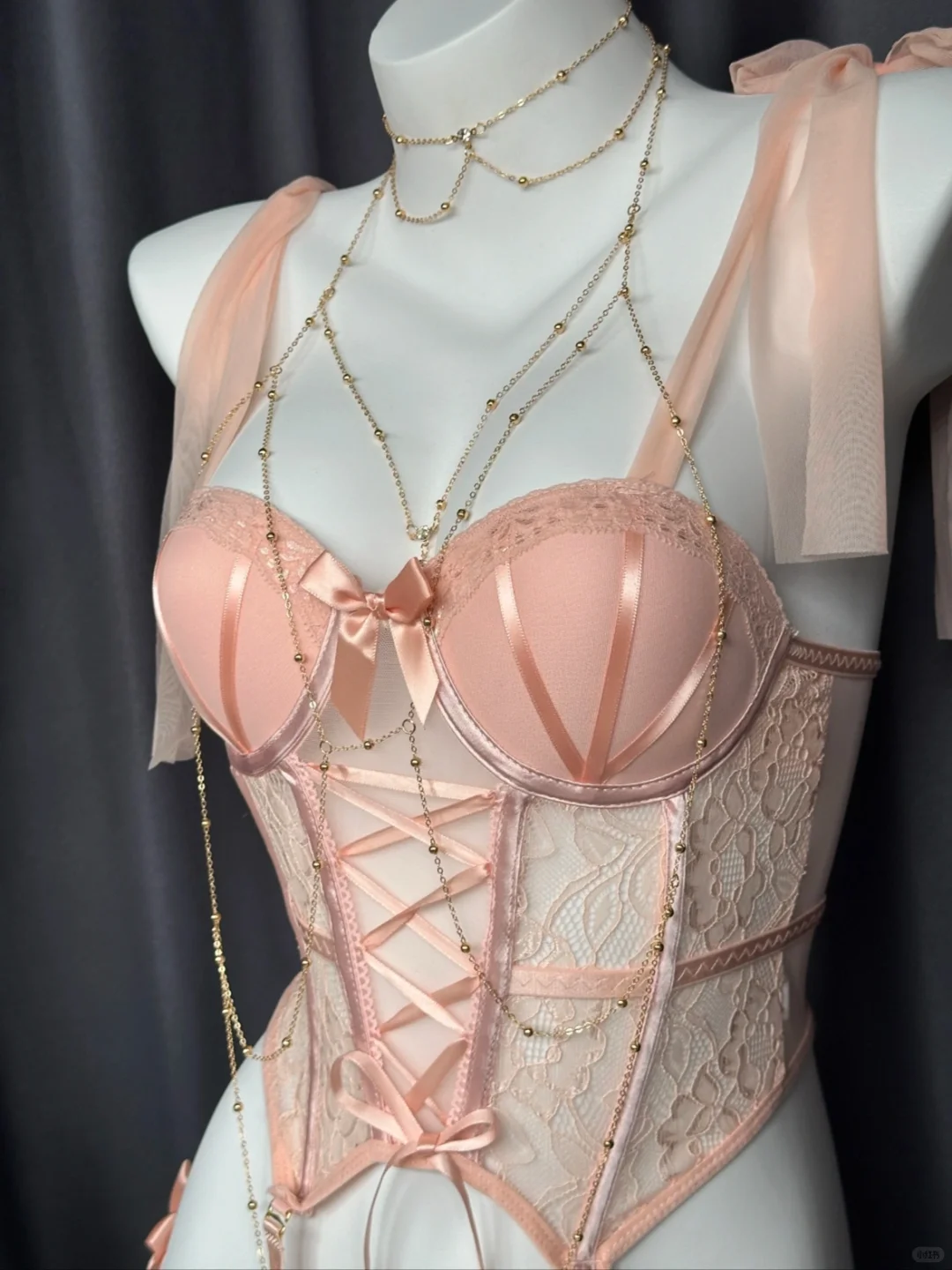 美到窒息的鱼骨胸衣.