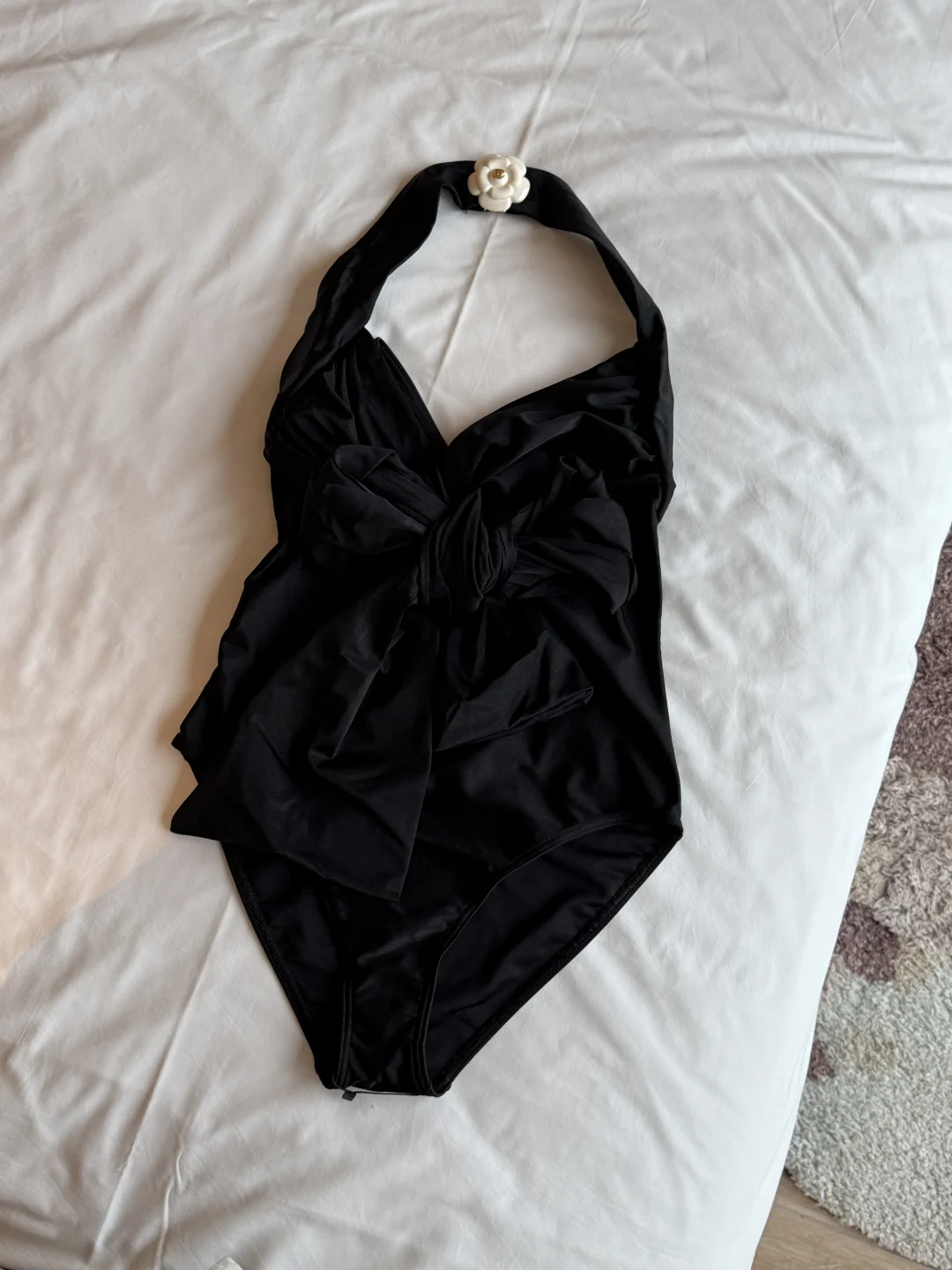 就应该多买泳衣呀🖤🤍🩷💙💜🧡💚