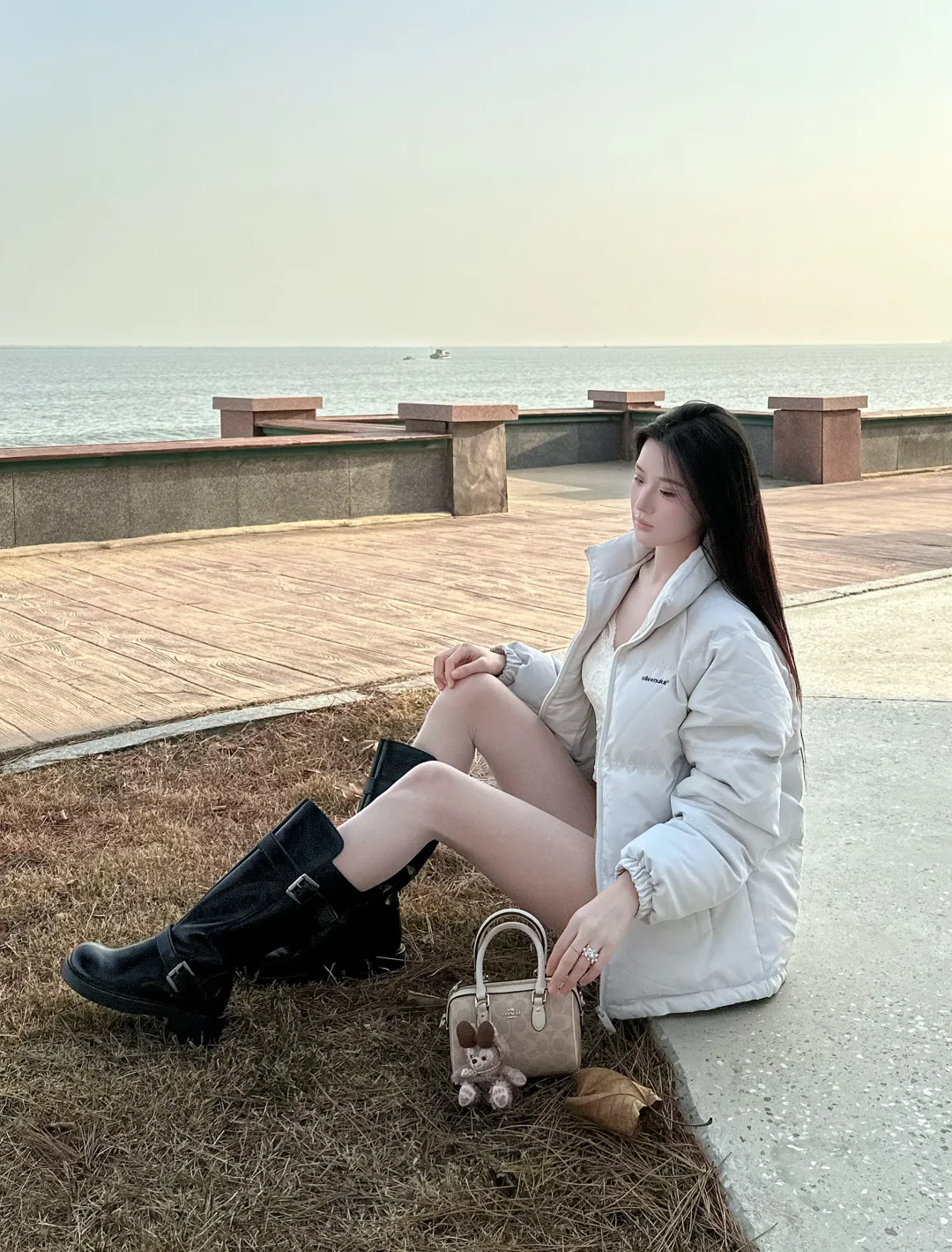 海边穿搭｜这件羽绒服太好穿了吧！
