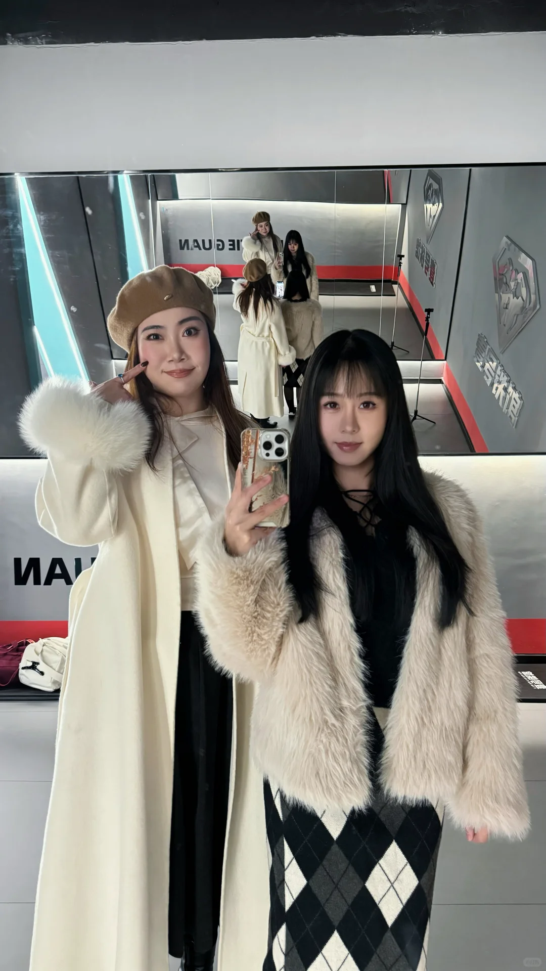 左滑 看健身女健完身穿什么