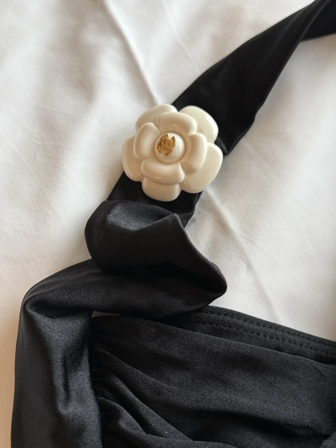 就应该多买泳衣呀🖤🤍🩷💙💜🧡💚