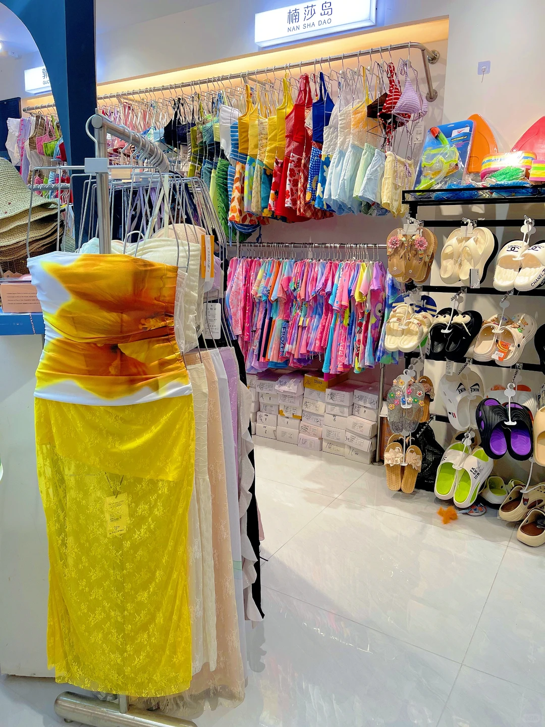 唯一缺点:泳装款式太多，挑花眼！！！