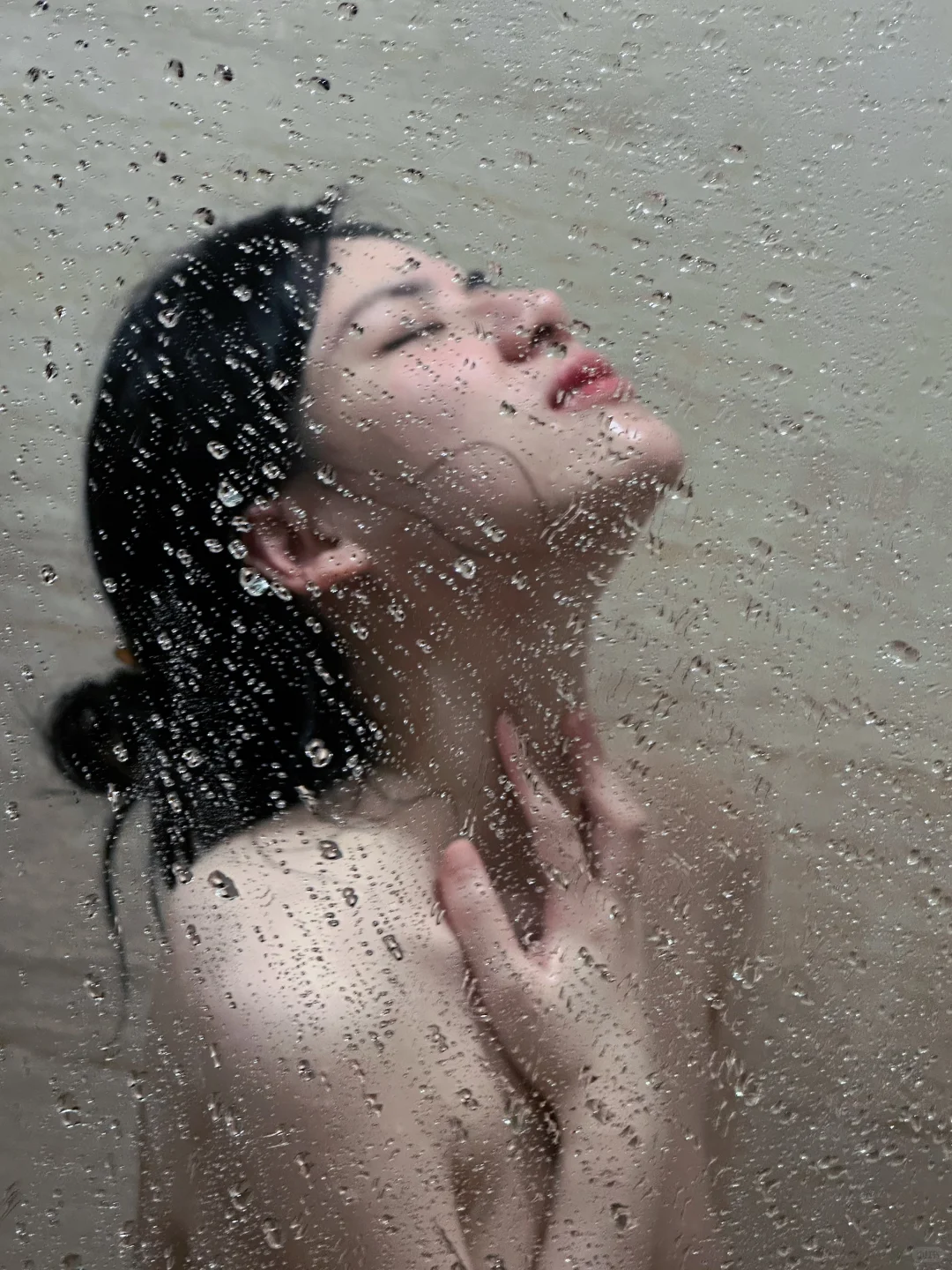 在淋浴间拍到了人生照片🚿