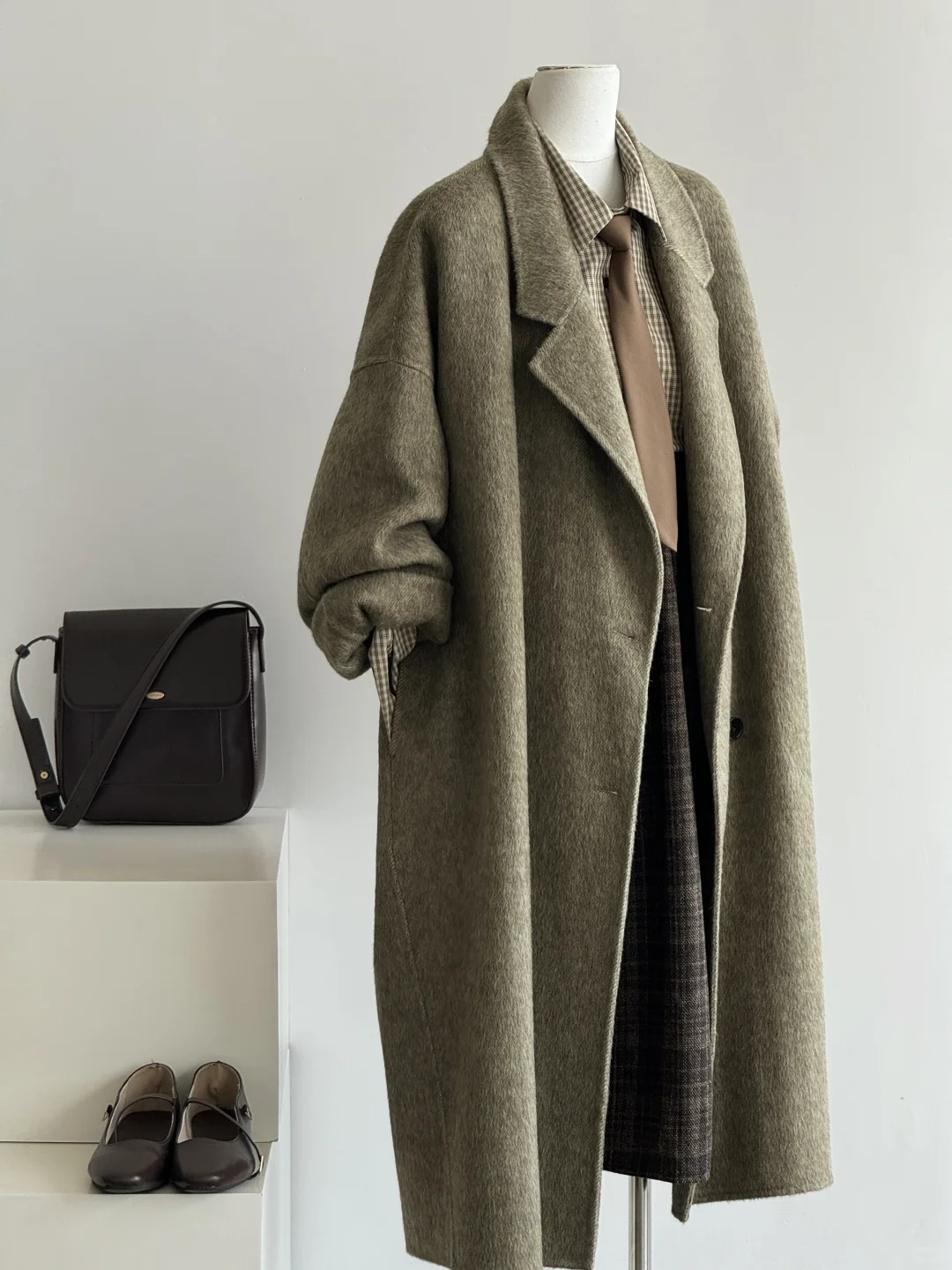 复古女孩必备的橄榄绿大衣🏈