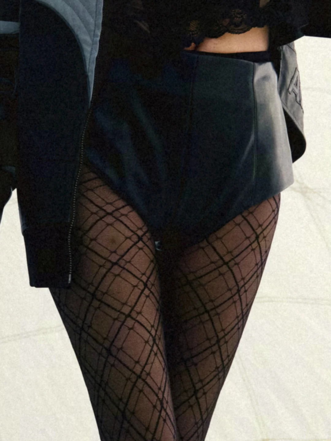 女明星孙怡黑色蕾丝方格超薄渔网丝袜写真