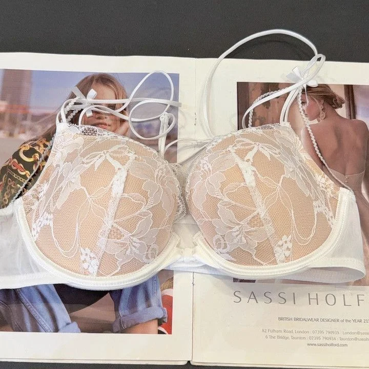 蕾丝控狂喜！3色“氛围感内衣”，软到像被云朵