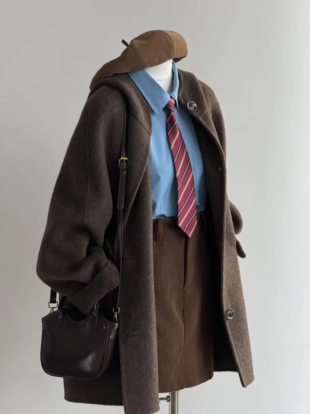 时装周群聊|棕色大衣搭配蓝色衬衫💙🤎