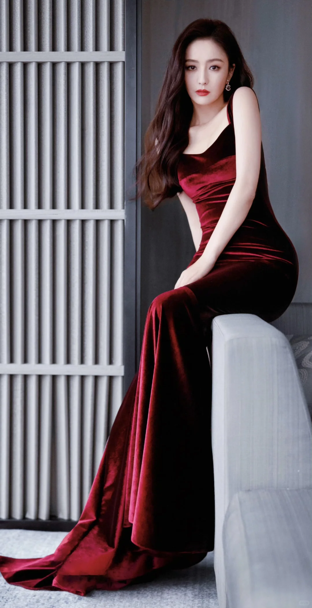 佟丽娅-红裙可真是风情万种啊