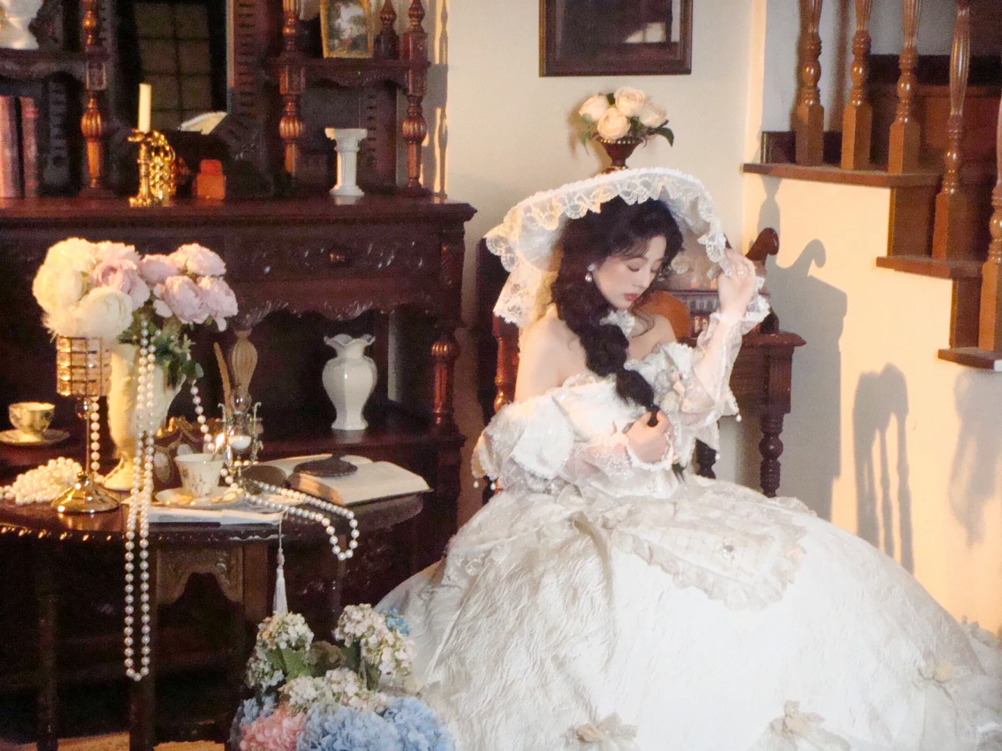 “她像欧洲中世纪的公主，珍贵而易碎🪞”