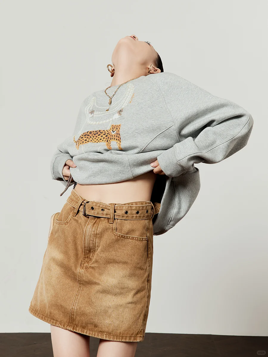 秋季穿搭 | 豹纹卫衣配牛仔裙显瘦减龄🤩