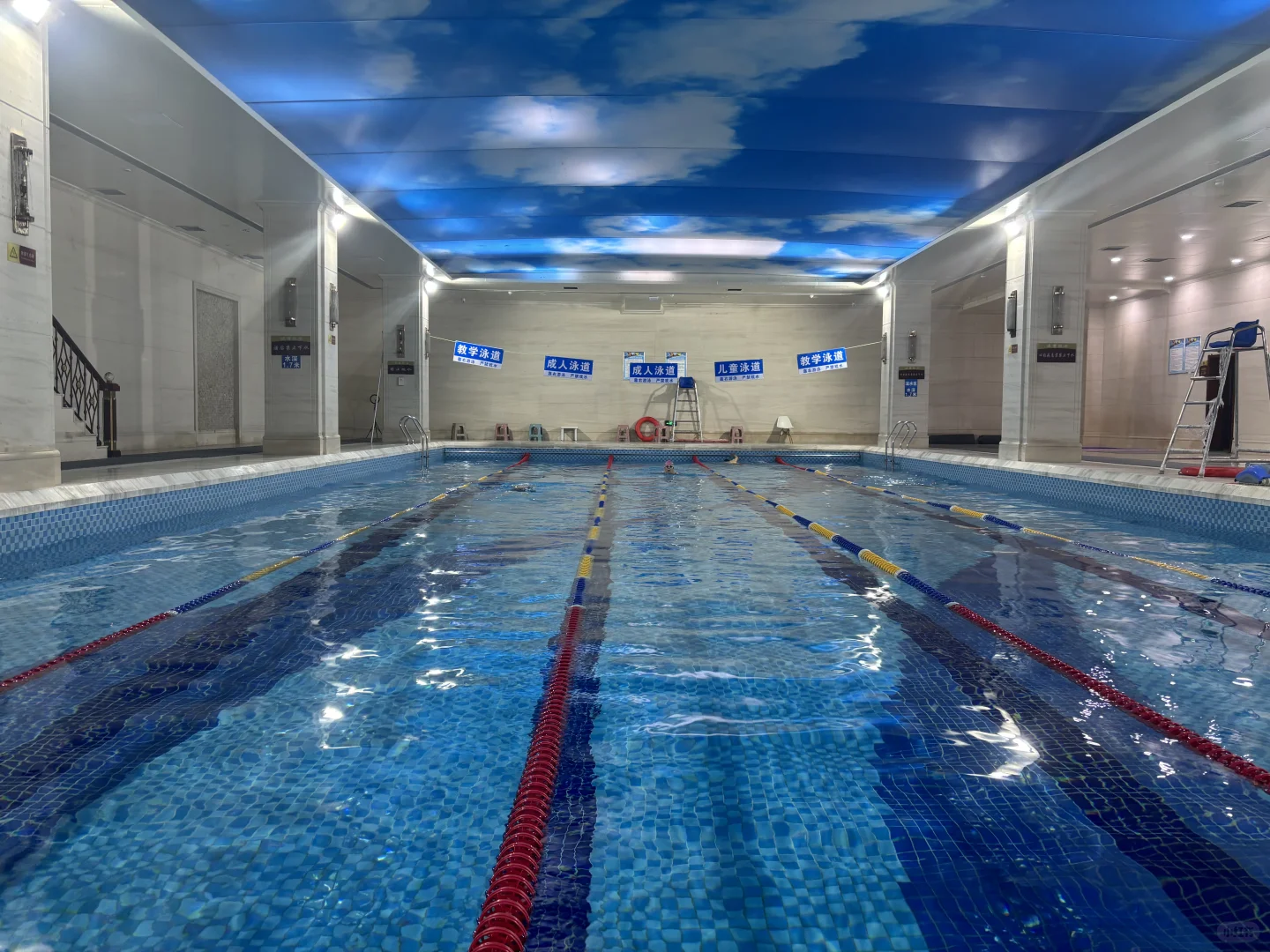 来学游泳啊 对女生有好的女教练